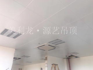 大型高校工程案例_學(xué)校吊頂_教室鋁扣板吊頂，你想要的吊頂現(xiàn)場效果圖來了